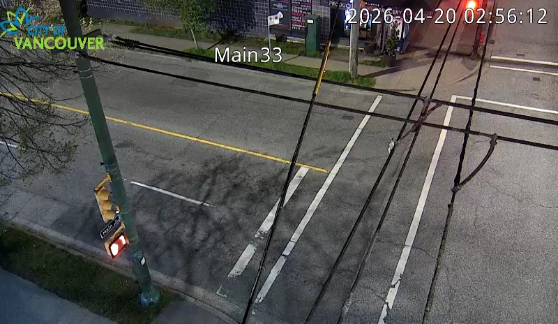 Main St & E 33rd Ave - W